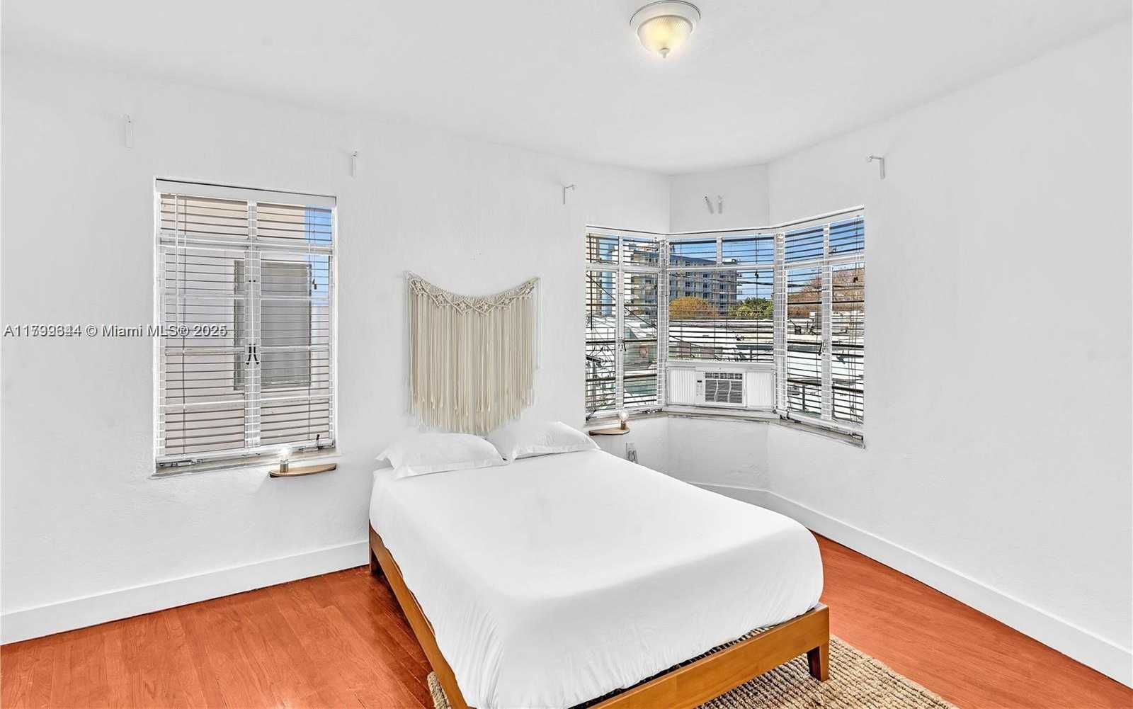 Small Image of 3920 GARDEN AVE #16, Miami Beach Number 6