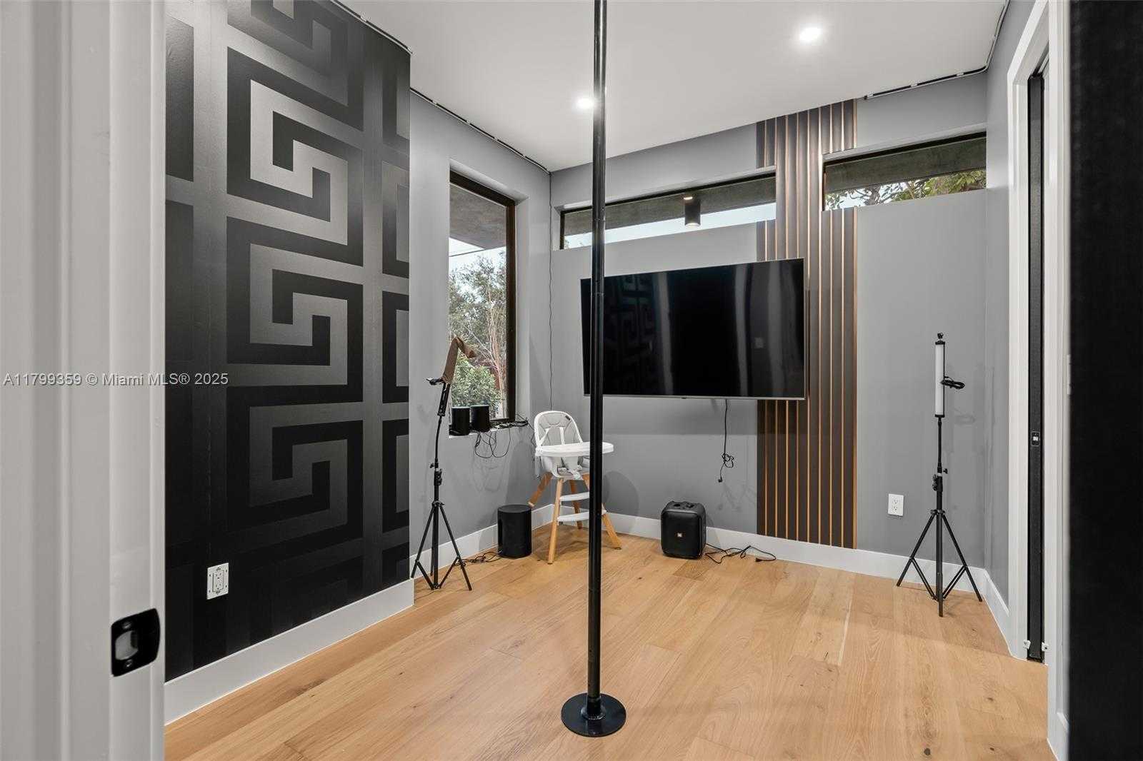Small Image of 400 NORTH WEST 49TH ST, Miami Number 34