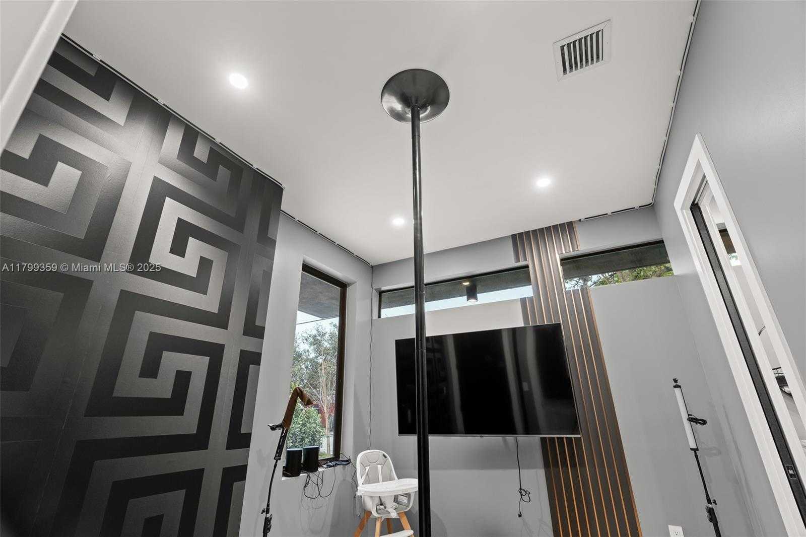 Small Image of 400 NORTH WEST 49TH ST, Miami Number 35