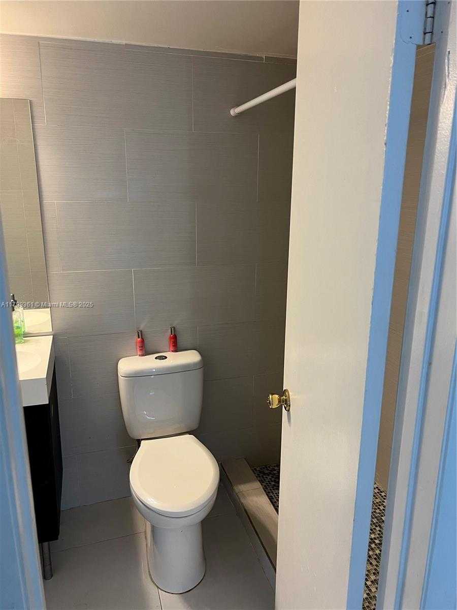 Small Image of 18830 NORTH WEST 57TH AVE #106, Hialeah Number 10