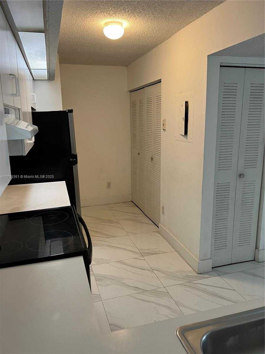 Small Image of 18830 NORTH WEST 57TH AVE #106, Hialeah Number 12