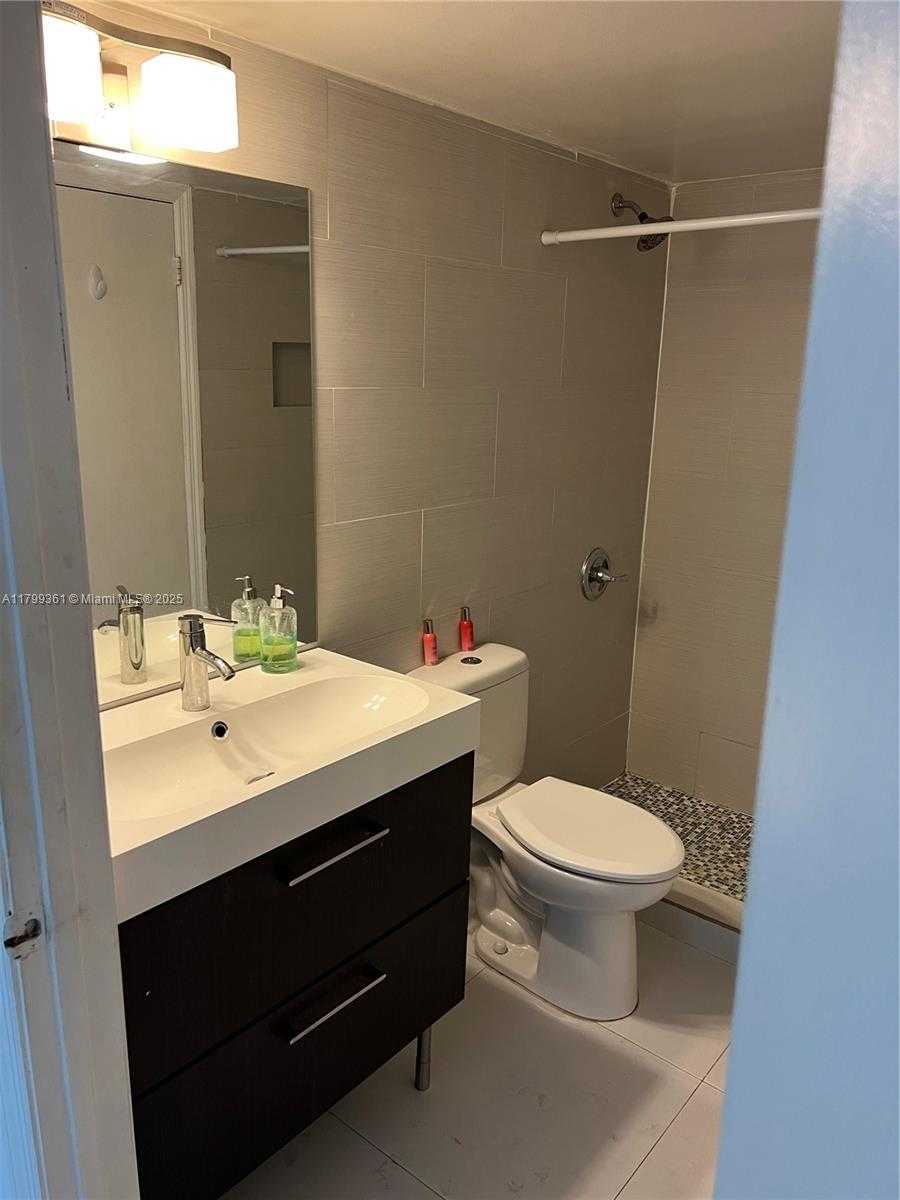Small Image of 18830 NORTH WEST 57TH AVE #106, Hialeah Number 3