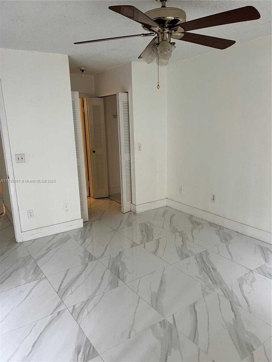 Small Image of 18830 NORTH WEST 57TH AVE #106, Hialeah Number 4