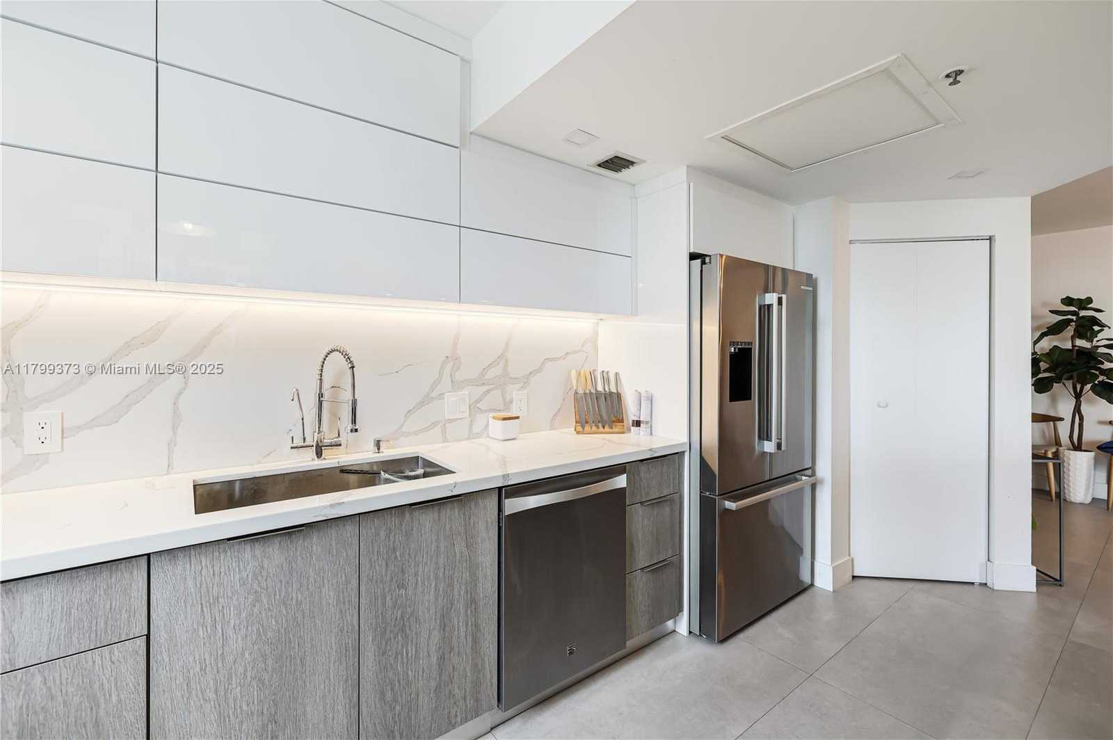 Small Image of 701 BRICKELL KEY BLVD #1110, Miami Number 14
