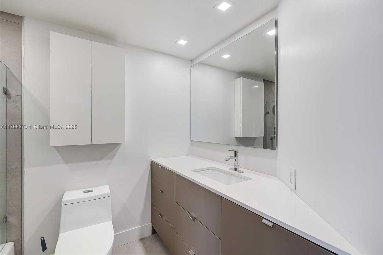 Small Image of 701 BRICKELL KEY BLVD #1110, Miami Number 18
