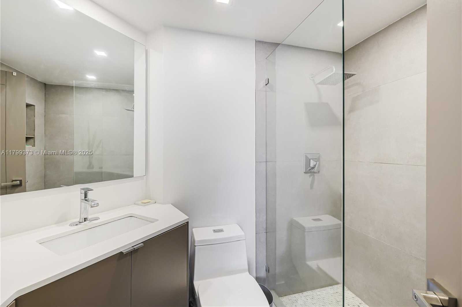 Small Image of 701 BRICKELL KEY BLVD #1110, Miami Number 22