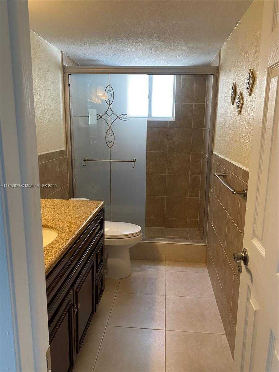 Small Image of 3282 WEST 70TH ST #102, Hialeah Number 10