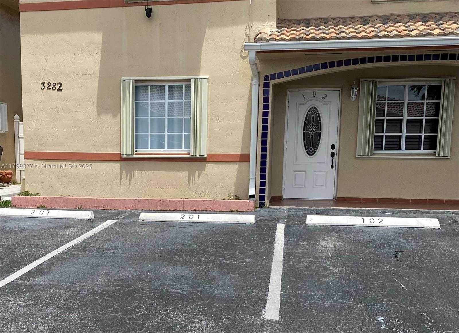 Small Image of 3282 WEST 70TH ST #102, Hialeah Number 2