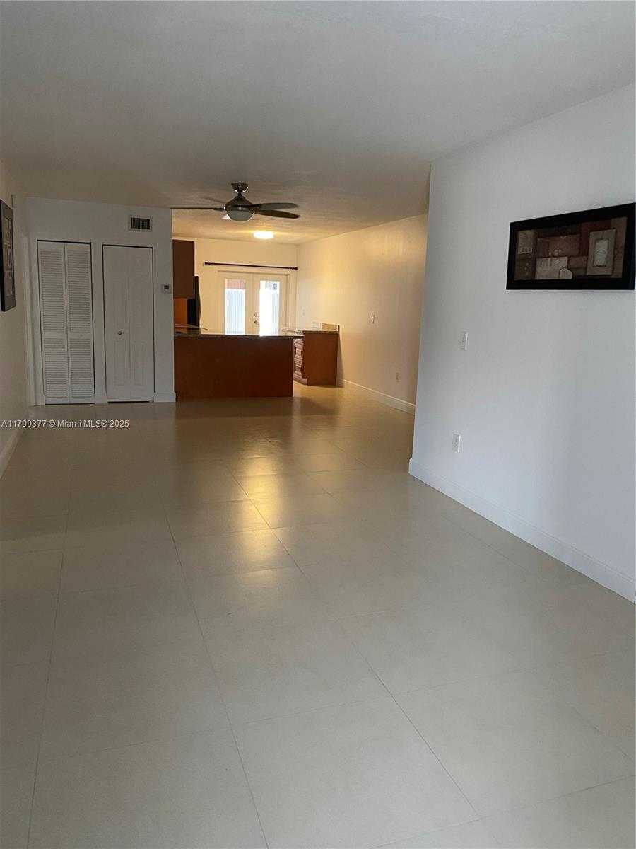 Small Image of 3282 WEST 70TH ST #102, Hialeah Number 4