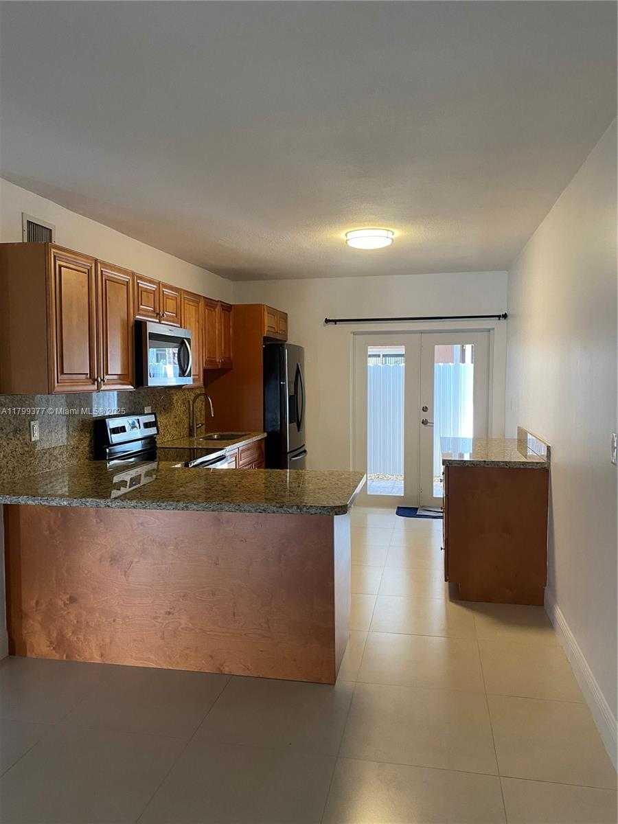 Small Image of 3282 WEST 70TH ST #102, Hialeah Number 8