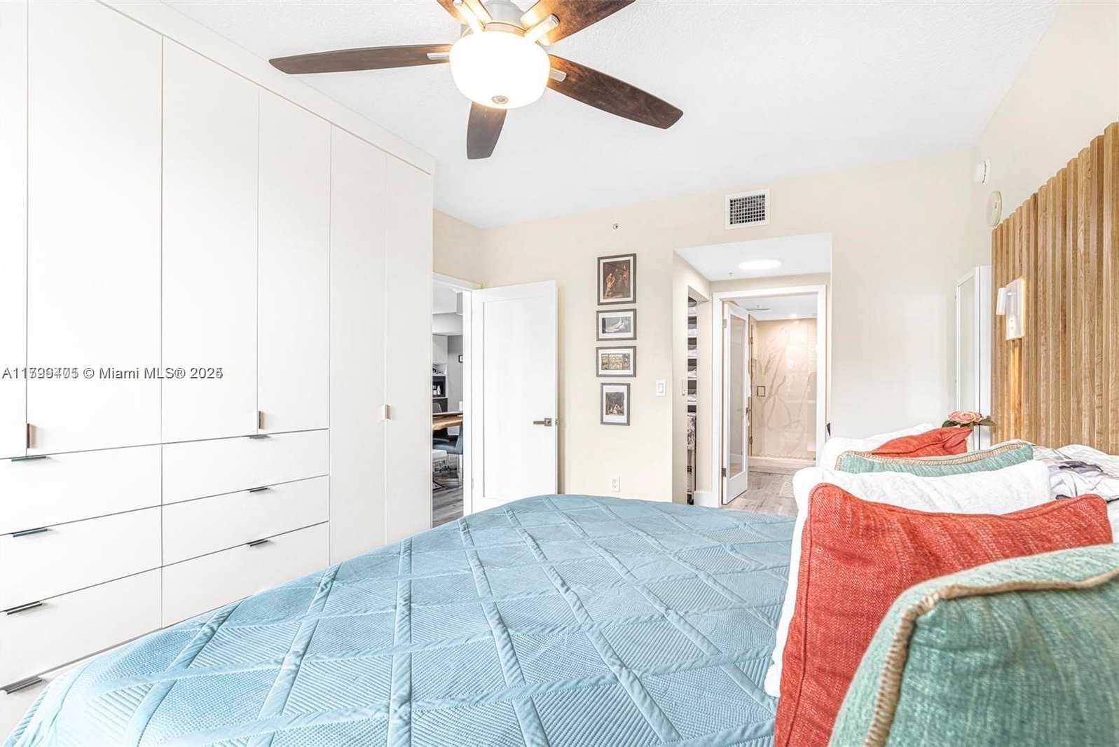 Small Image of 2000 NORTH BAYSHORE #314, Miami Number 12