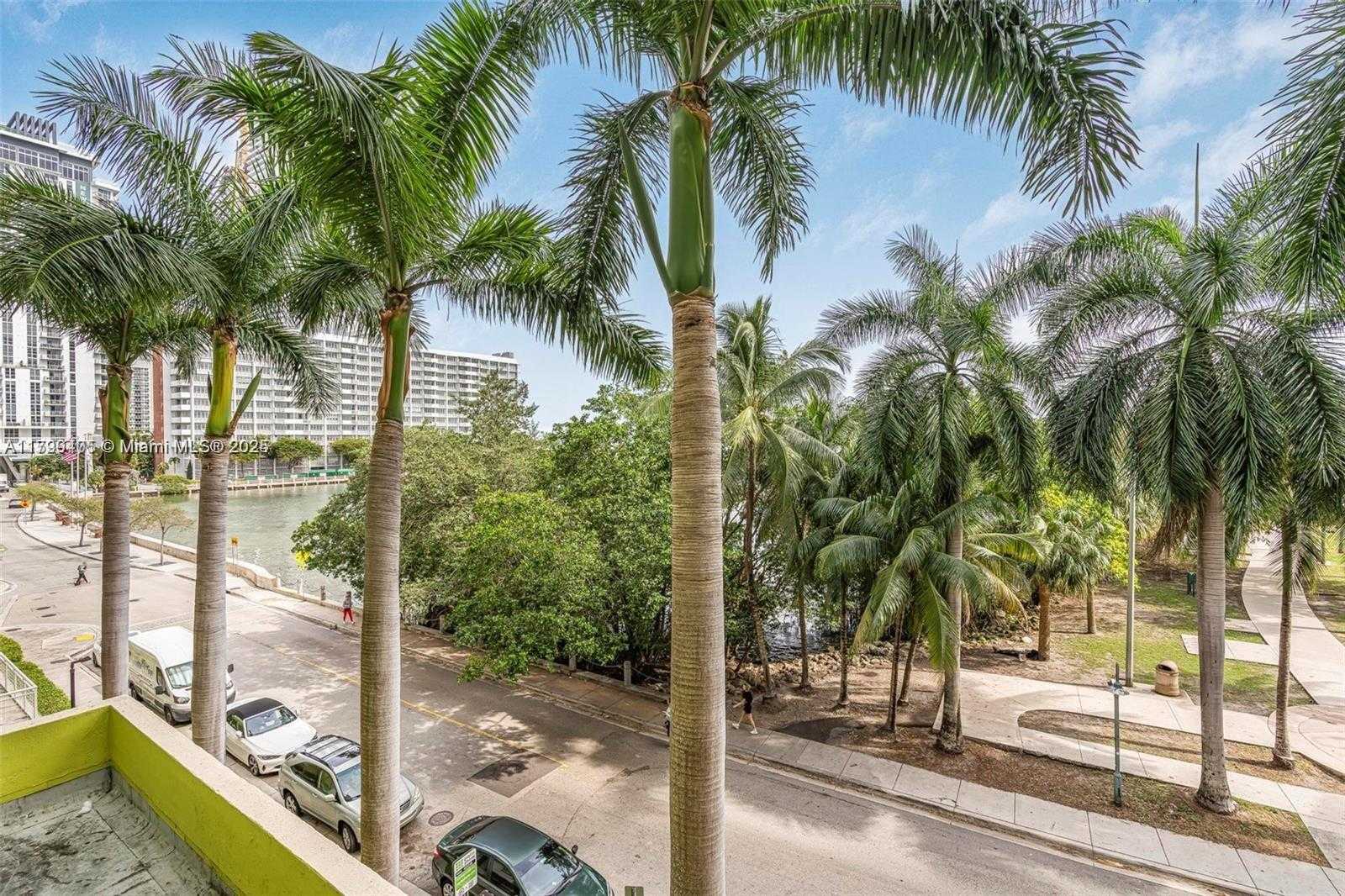 Small Image of 2000 NORTH BAYSHORE #314, Miami Number 19