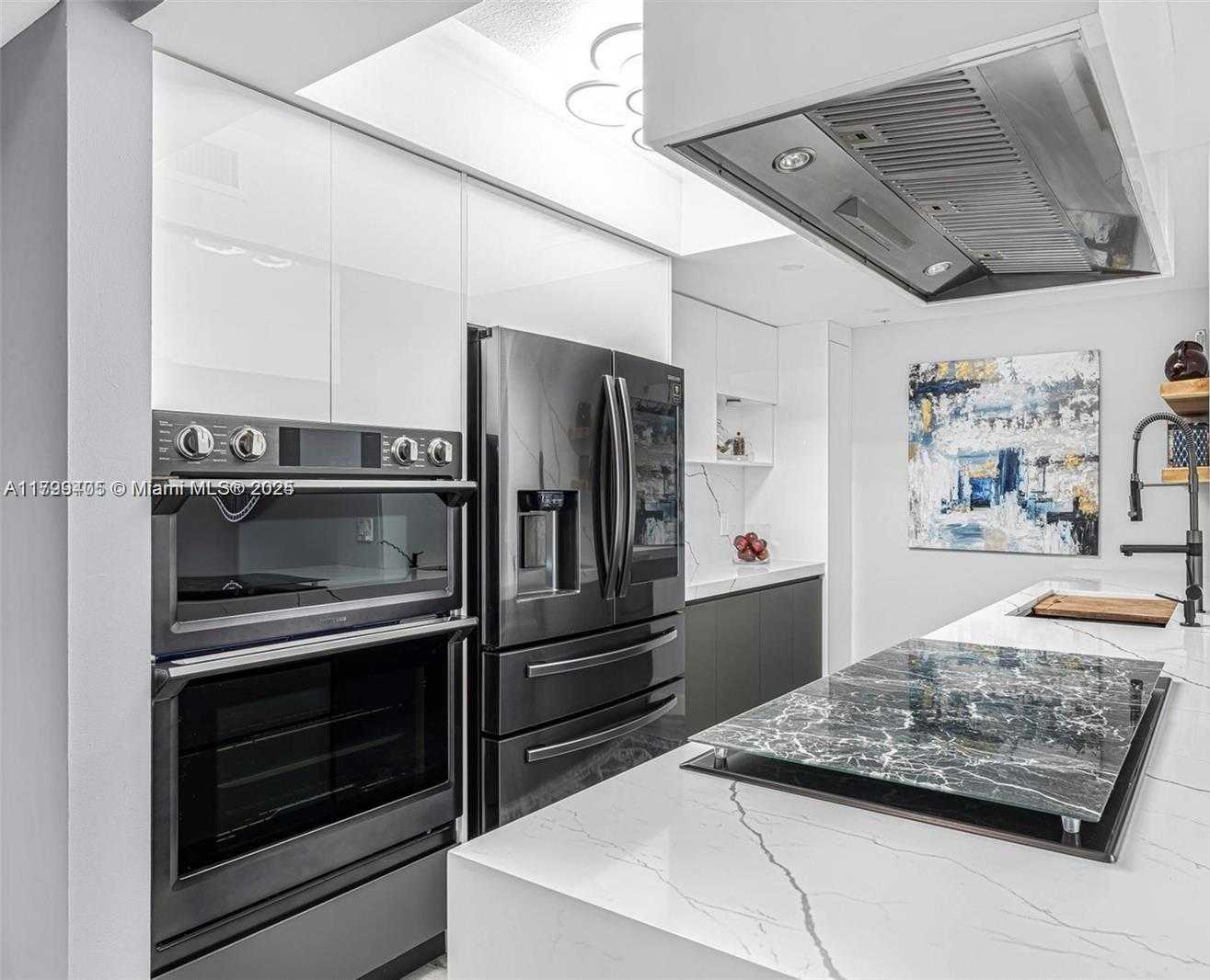 Small Image of 2000 NORTH BAYSHORE #314, Miami Number 7