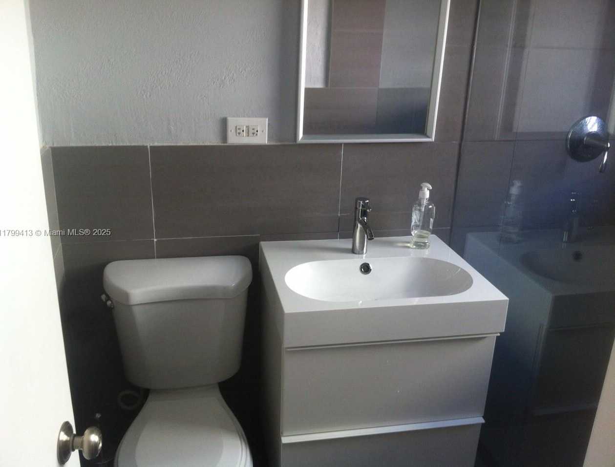 Small Image of 1325 MERIDIAN AVE #6, Miami Beach Number 15