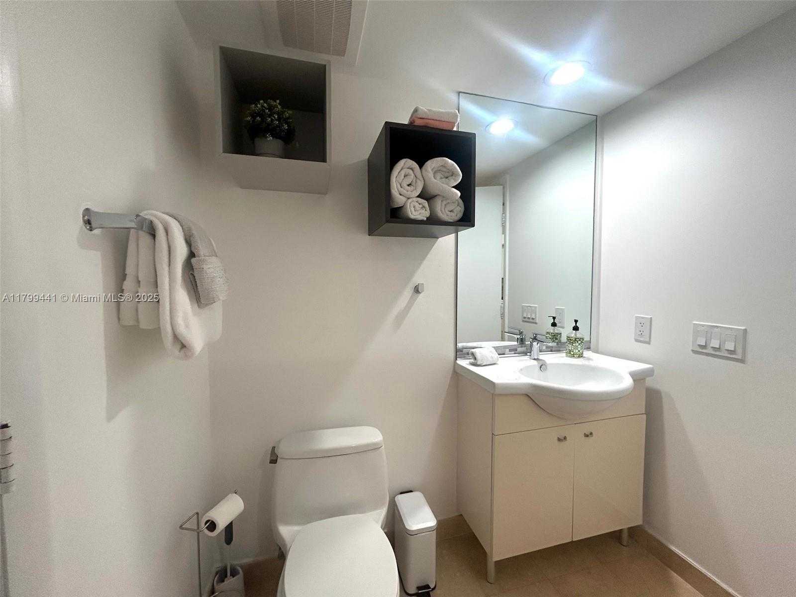 Small Image of 1830 SOUTH OCEAN DR #2208, Hallandale Beach Number 15