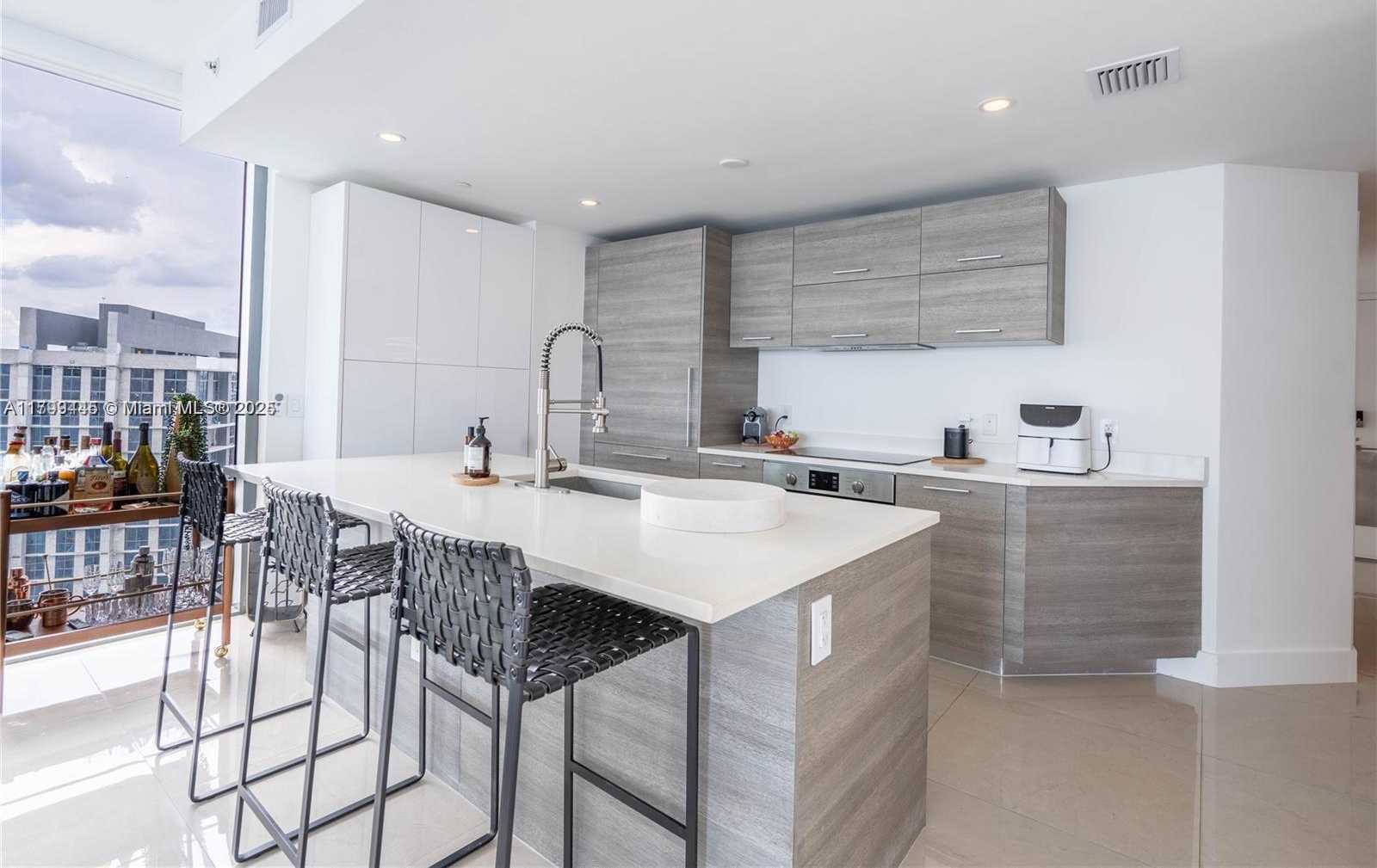 Small Image of 650 NORTH EAST 32ND ST #3601, Miami Number 5