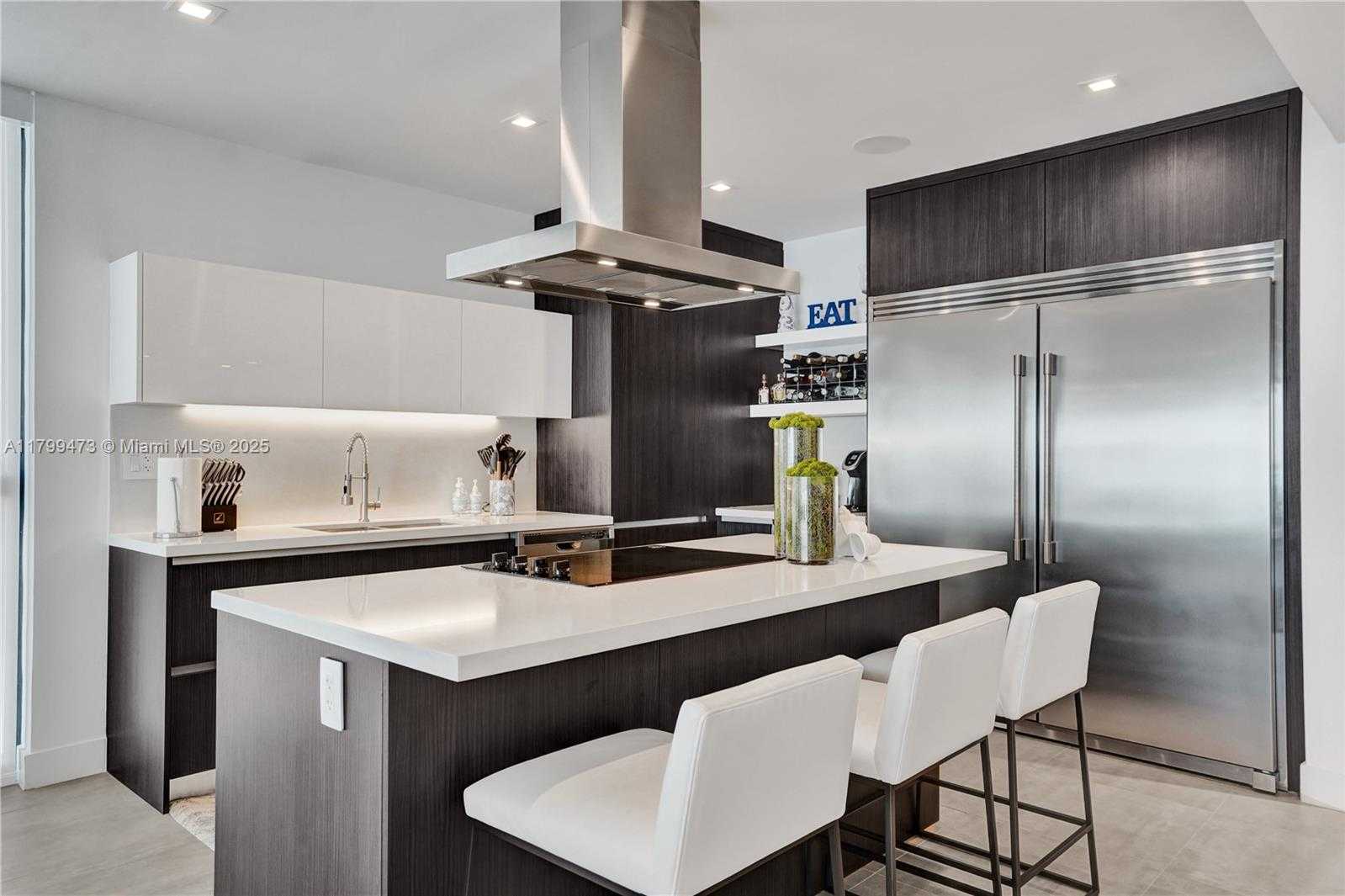 Small Image of 1930 BAY DRIVE SECOND LEVEL UN #PH-1, Miami Beach Number 10