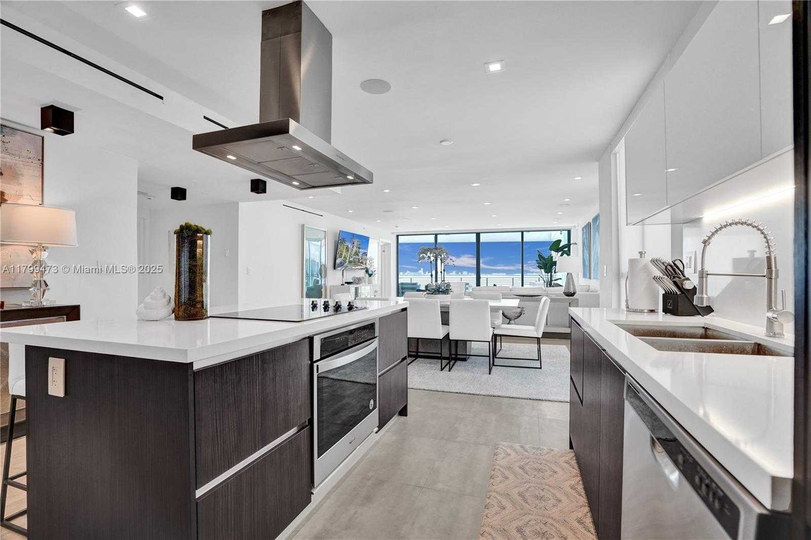 Small Image of 1930 BAY DRIVE SECOND LEVEL UN #PH-1, Miami Beach Number 11