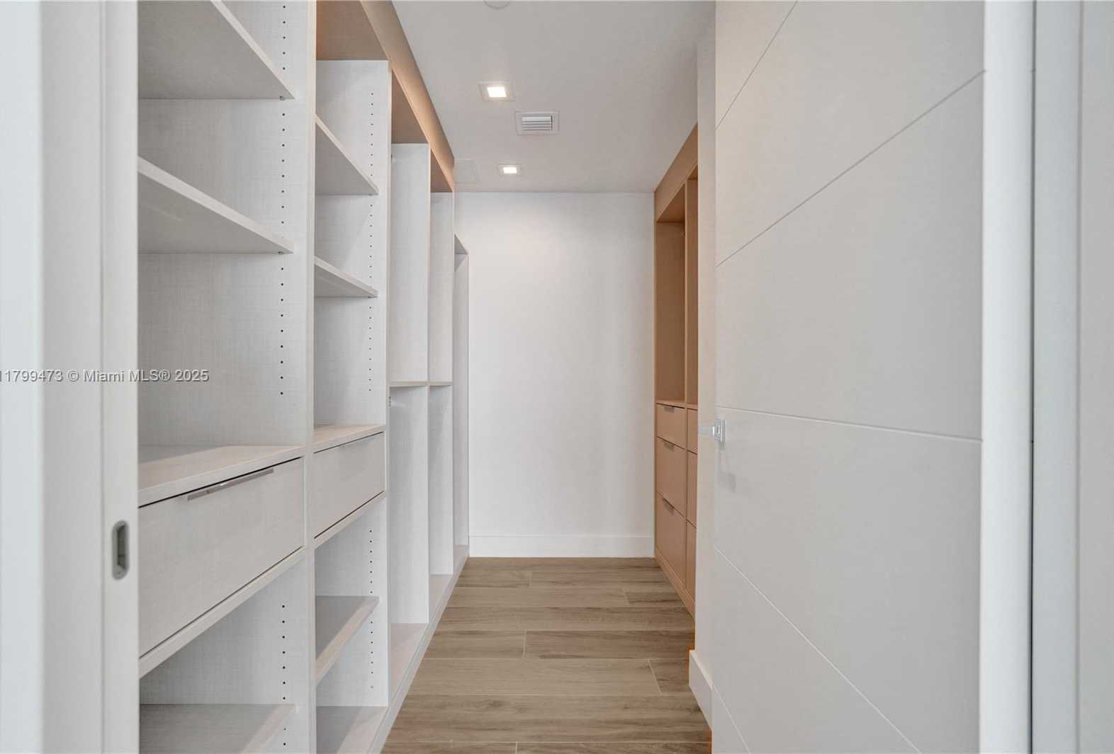 Small Image of 1930 BAY DRIVE SECOND LEVEL UN #PH-1, Miami Beach Number 13