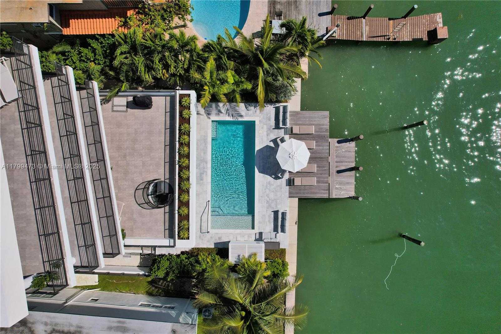 Small Image of 1930 BAY DRIVE SECOND LEVEL UN #PH-1, Miami Beach Number 22