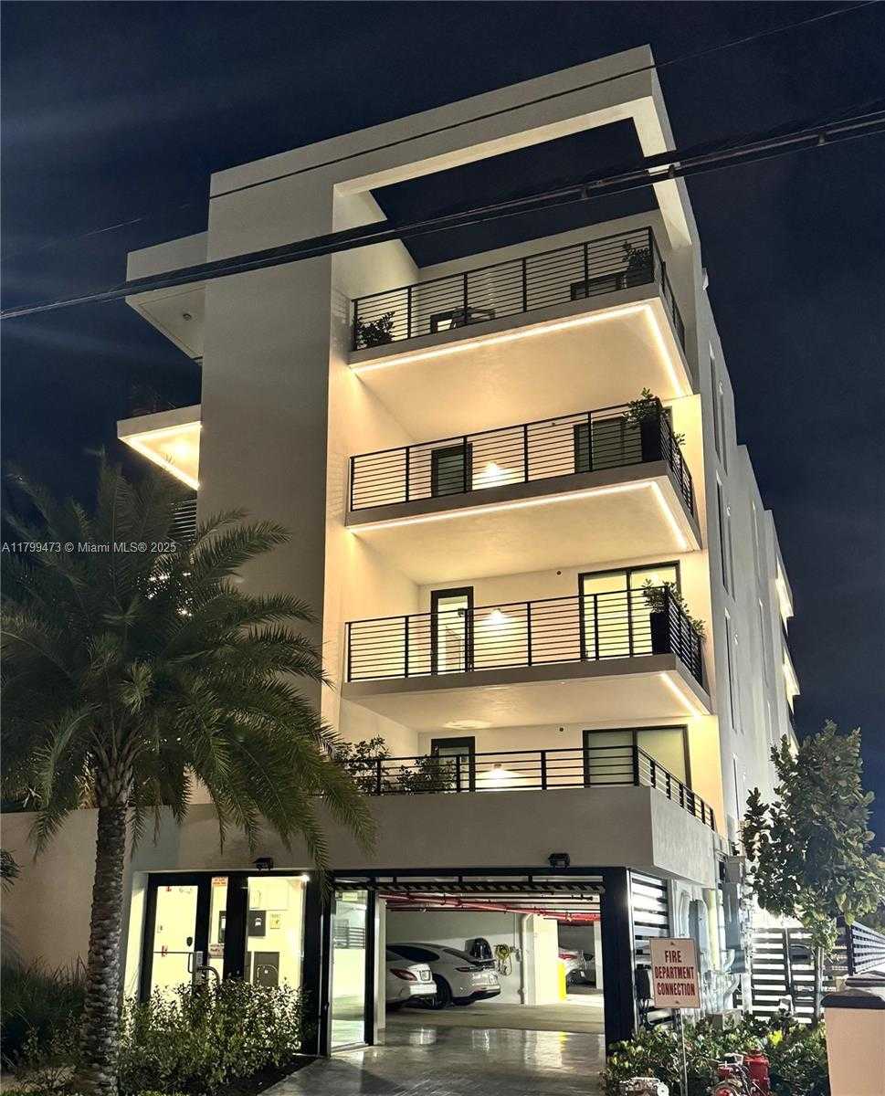 Small Image of 1930 BAY DRIVE SECOND LEVEL UN #PH-1, Miami Beach Number 27