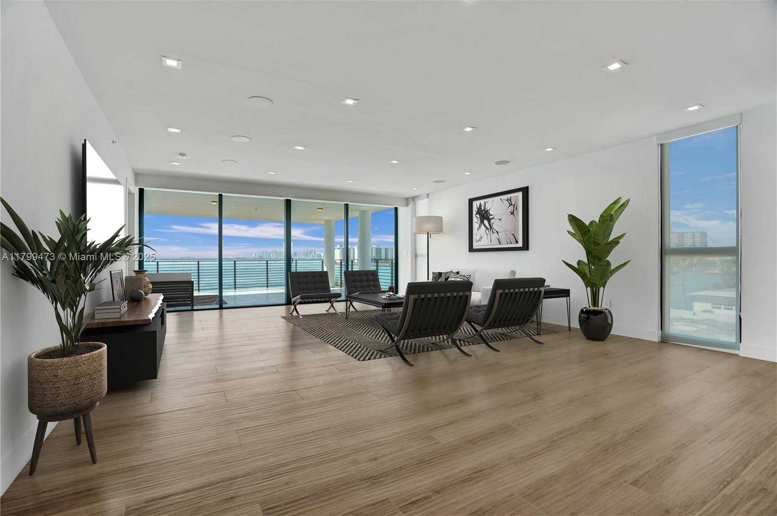 Small Image of 1930 BAY DRIVE SECOND LEVEL UN #PH-1, Miami Beach Number 4