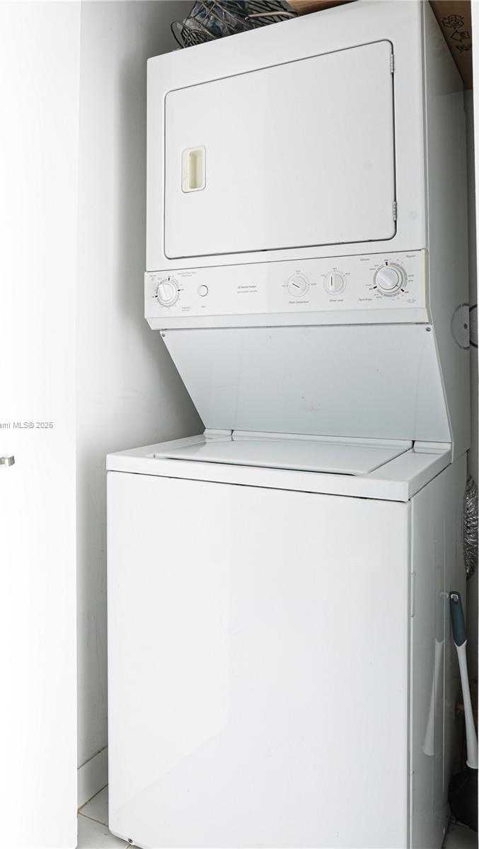 Small Image of 690 SOUTH WEST 1ST CT #2924, Miami Number 11