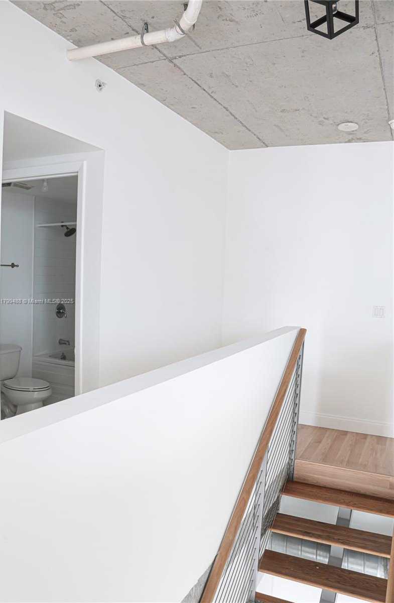 Small Image of 690 SOUTH WEST 1ST CT #2924, Miami Number 15