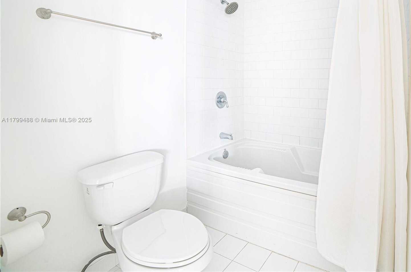 Small Image of 690 SOUTH WEST 1ST CT #2924, Miami Number 17