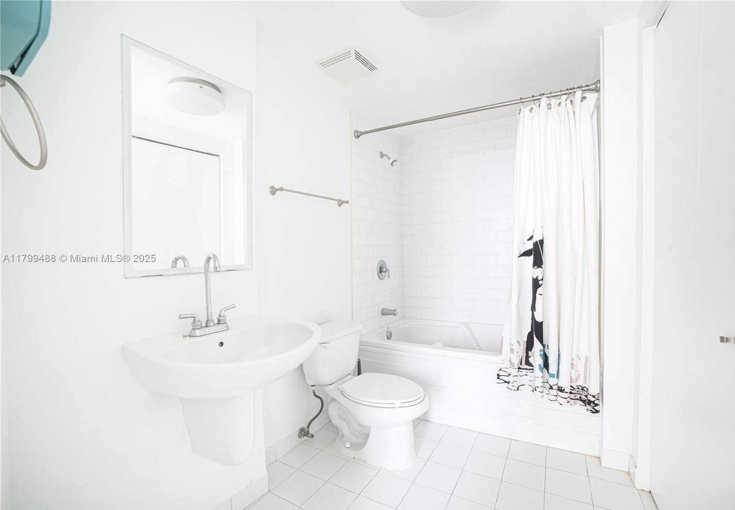 Small Image of 690 SOUTH WEST 1ST CT #2924, Miami Number 21