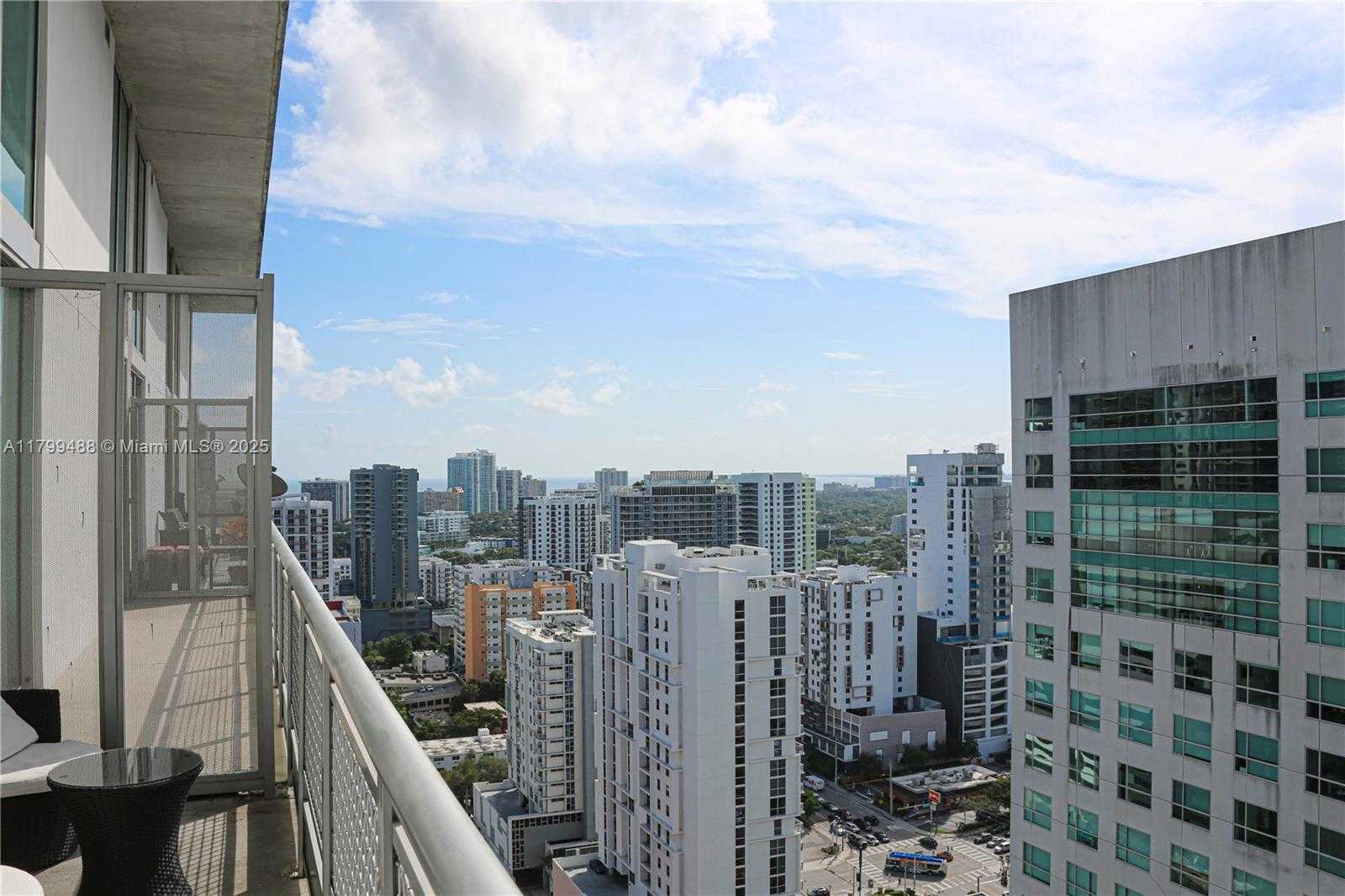 Small Image of 690 SOUTH WEST 1ST CT #2924, Miami Number 22