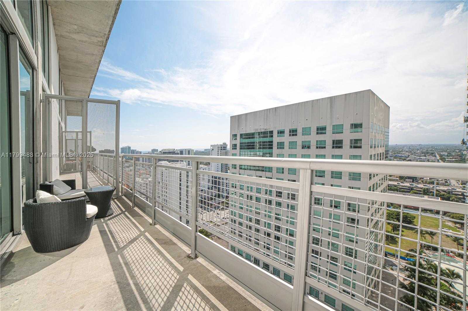 Small Image of 690 SOUTH WEST 1ST CT #2924, Miami Number 23