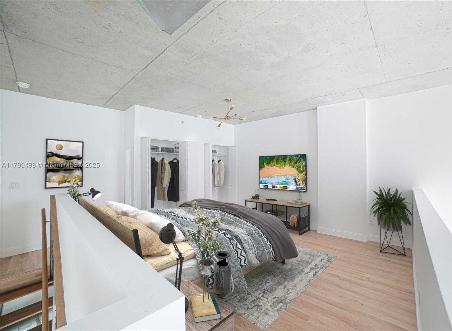 Small Image of 690 SOUTH WEST 1ST CT #2924, Miami Number 4