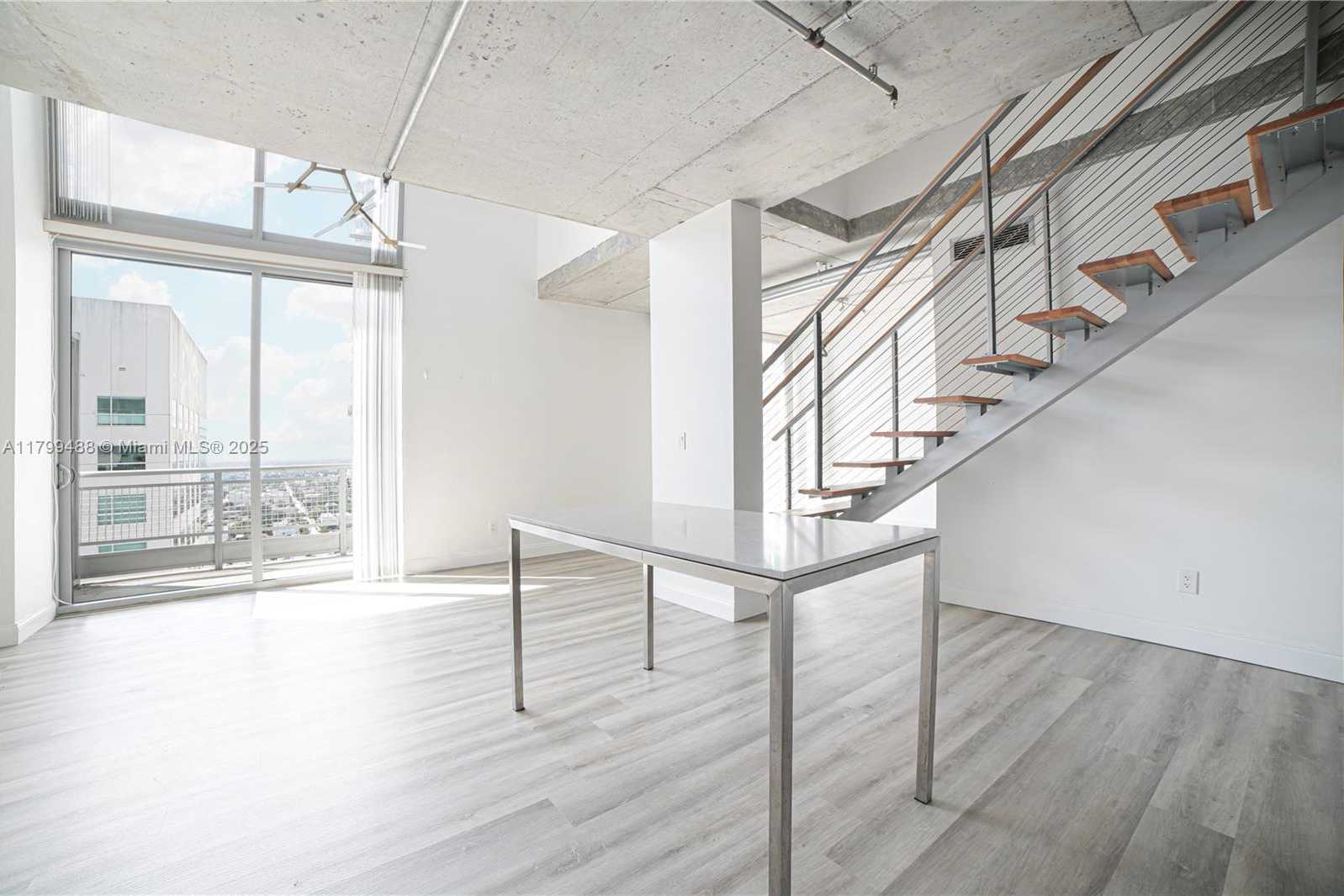 Small Image of 690 SOUTH WEST 1ST CT #2924, Miami Number 6