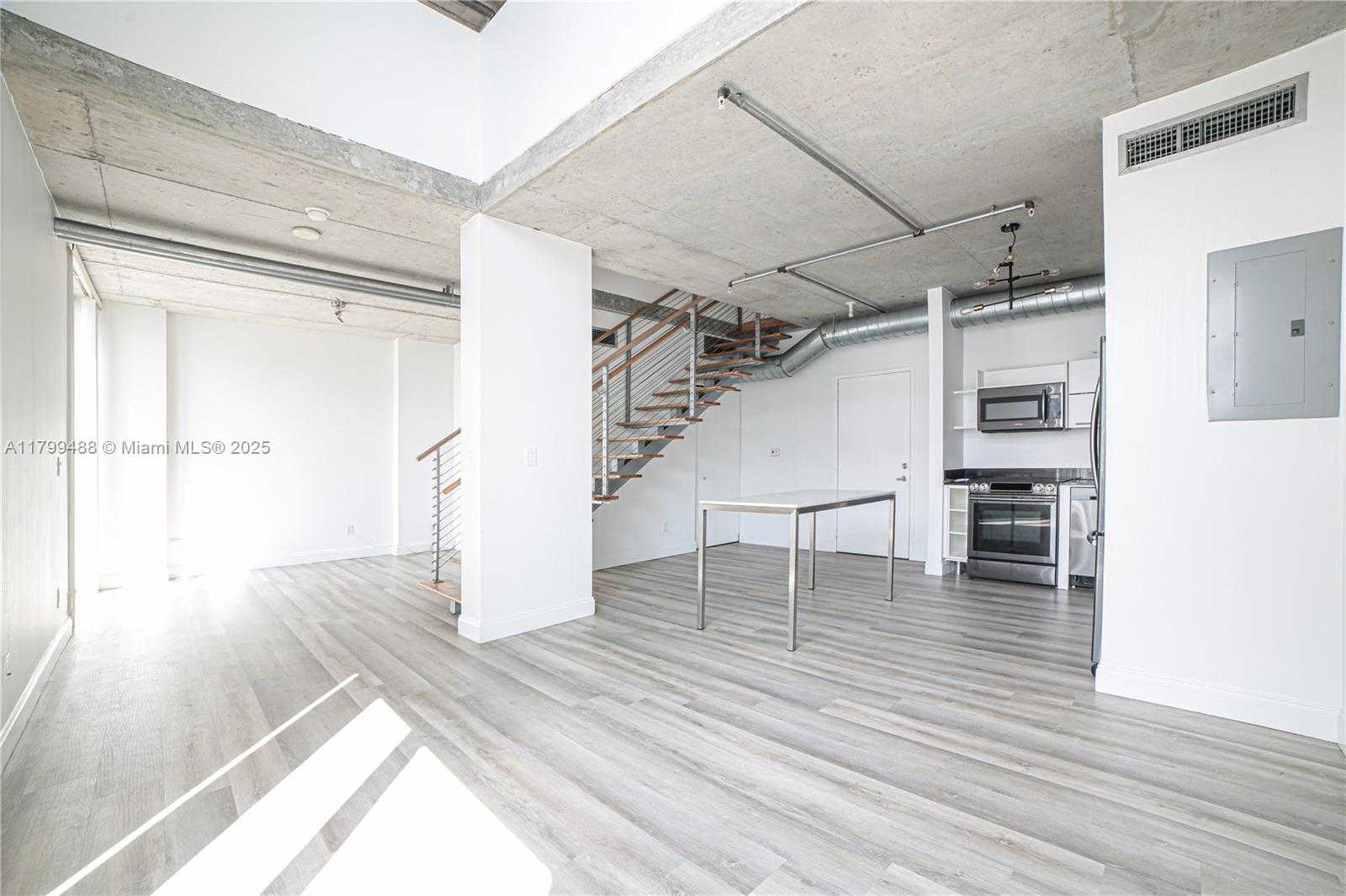 Small Image of 690 SOUTH WEST 1ST CT #2924, Miami Number 8