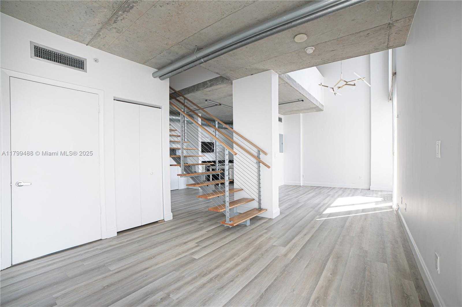 Small Image of 690 SOUTH WEST 1ST CT #2924, Miami Number 9