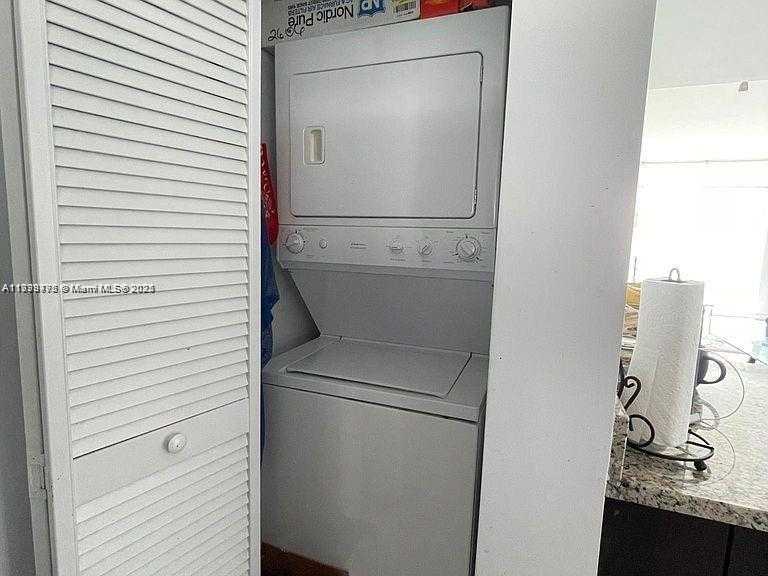Small Image of 951 BRICKELL AVE #2606, Miami Number 7