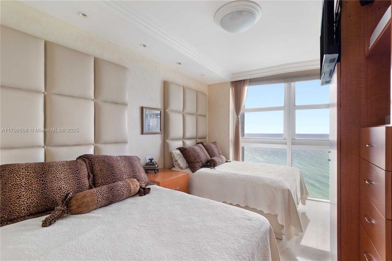 Small Image of 18911 COLLINS AVE #1906, Sunny Isles Beach Number 2