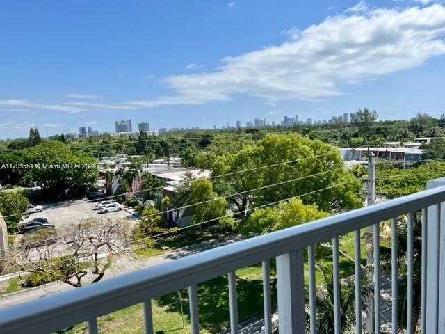 Small Image of 2000 NORTH EAST 135TH ST #602, North Miami Number 3