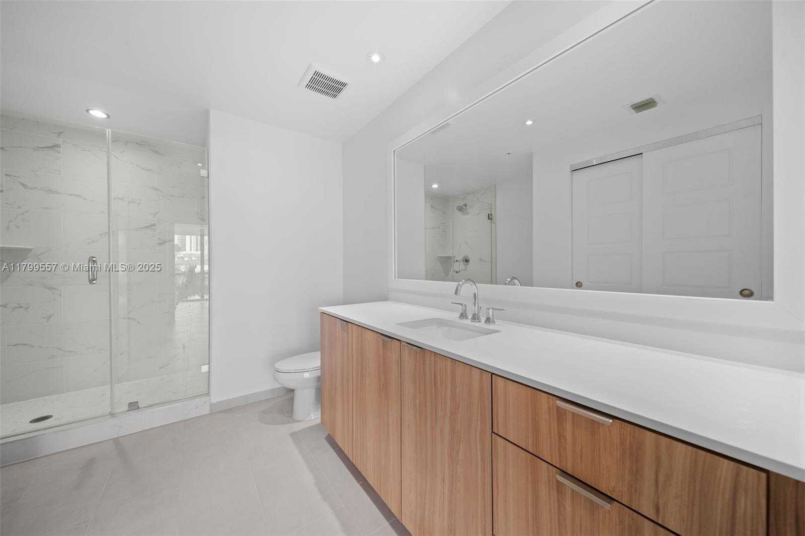 Small Image of 2150 NORTH BAYSHORE DR #0203, Miami Number 24
