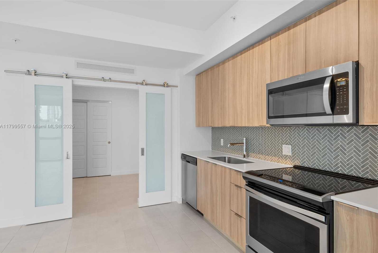 Small Image of 2150 NORTH BAYSHORE DR #0203, Miami Number 4