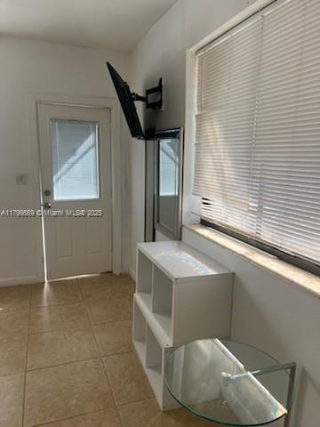 Small Image of 2811 INDIAN CREEK DR #C, Miami Beach Number 2