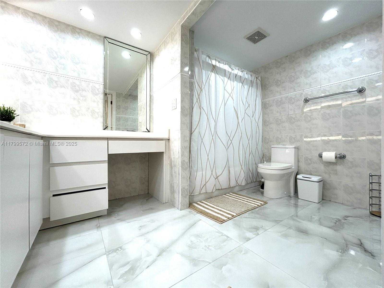 Small Image of 6039 COLLINS AVE #1507, Miami Beach Number 13