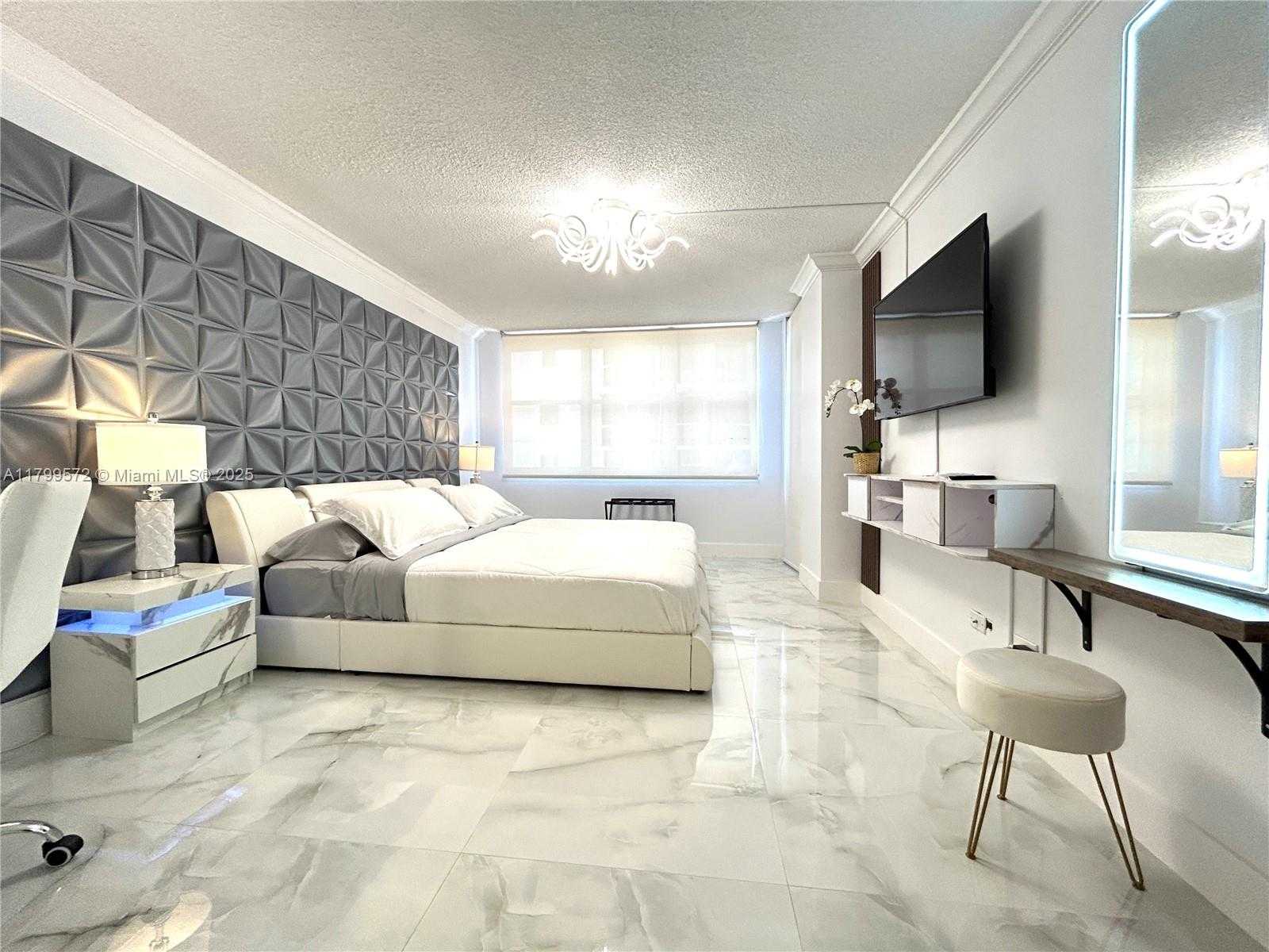 Small Image of 6039 COLLINS AVE #1507, Miami Beach Number 15