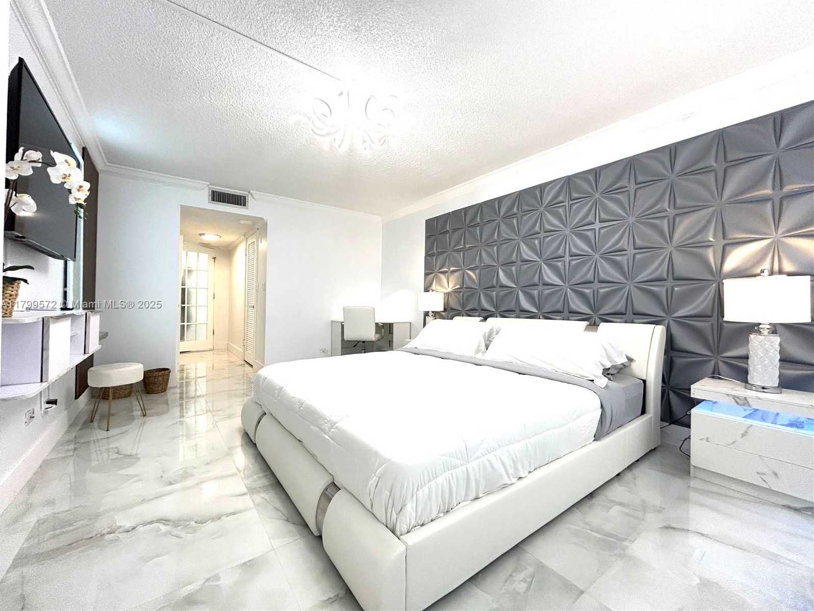 Small Image of 6039 COLLINS AVE #1507, Miami Beach Number 16