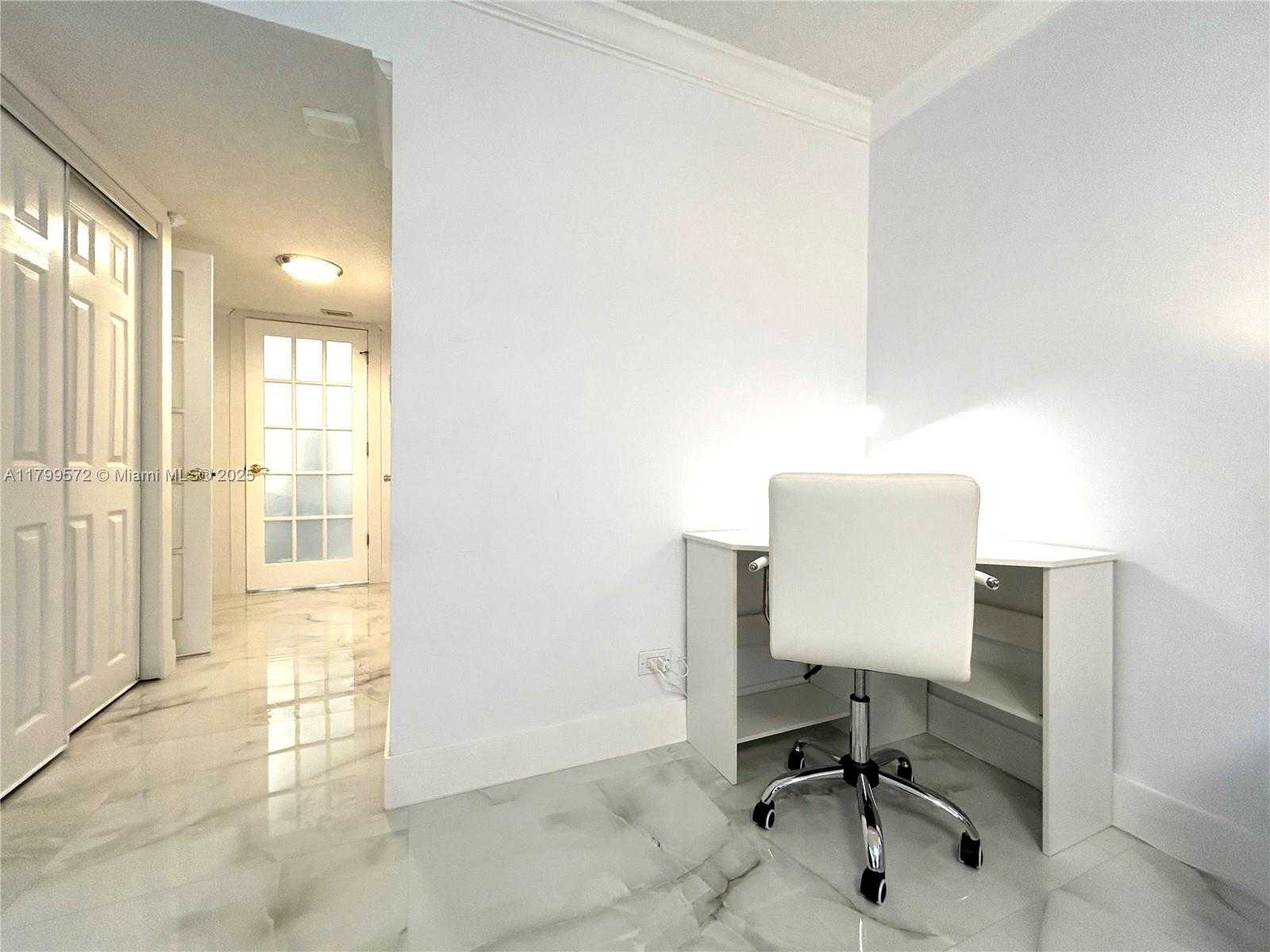 Small Image of 6039 COLLINS AVE #1507, Miami Beach Number 17