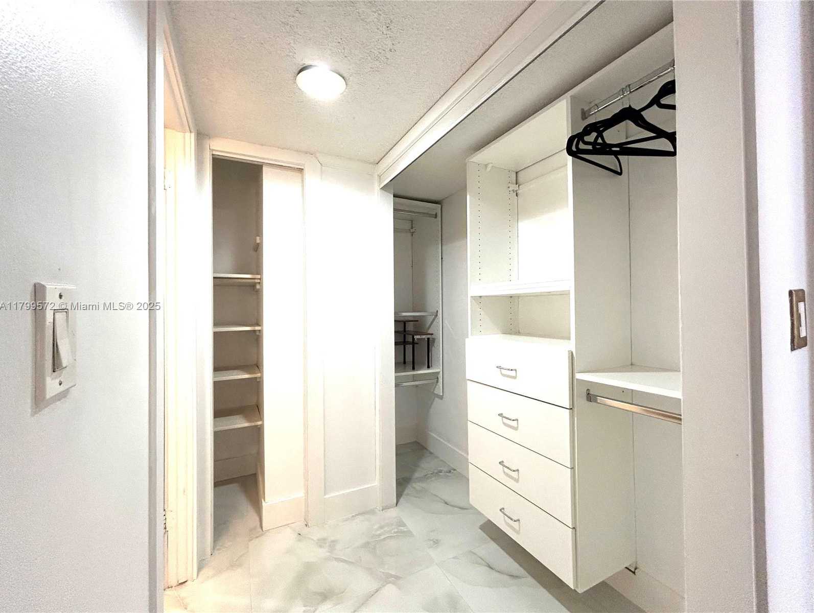 Small Image of 6039 COLLINS AVE #1507, Miami Beach Number 20