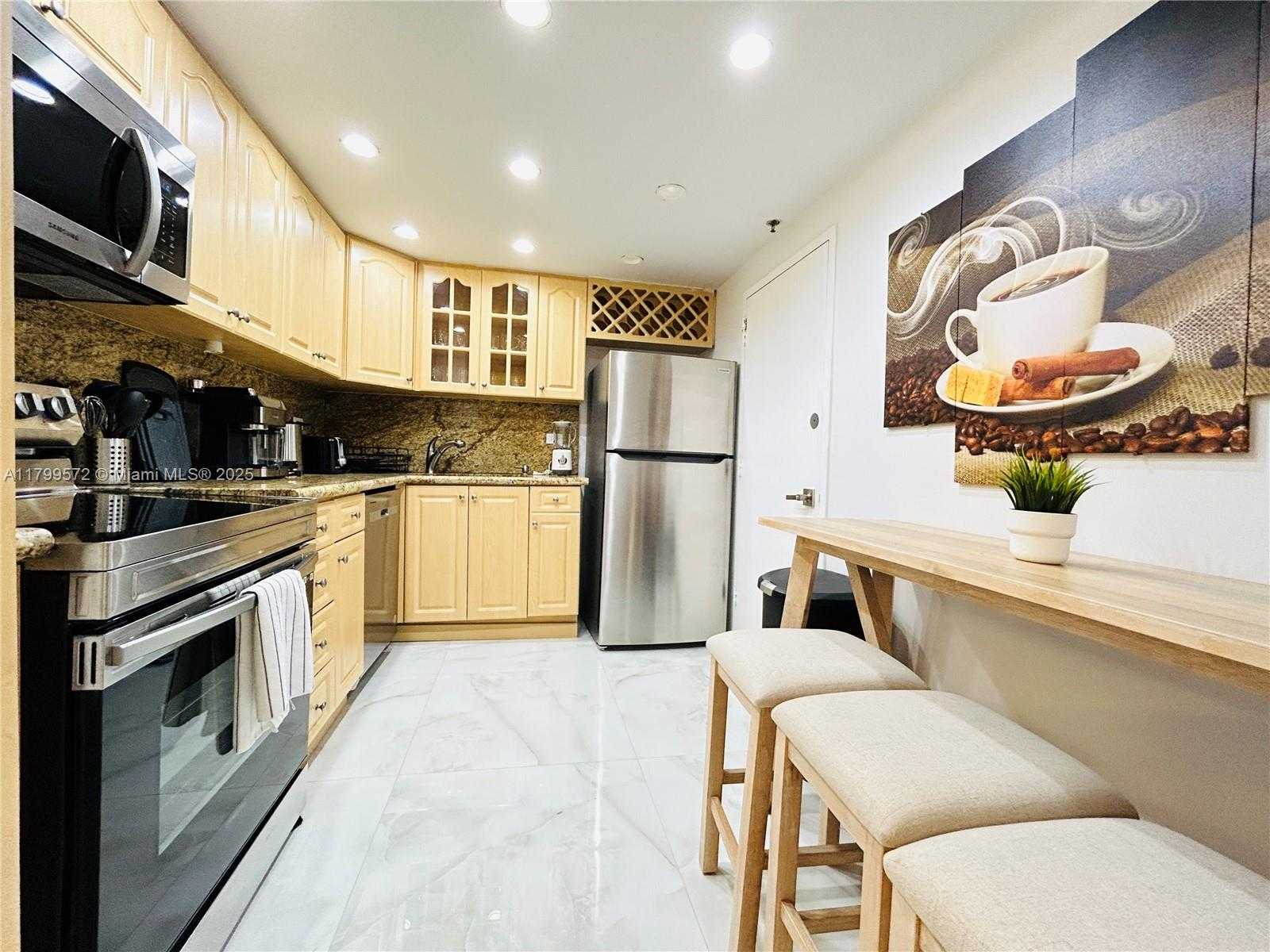 Small Image of 6039 COLLINS AVE #1507, Miami Beach Number 3