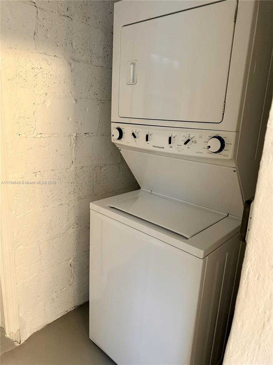 Small Image of 14471 LINCOLN BLVD, Miami Number 14