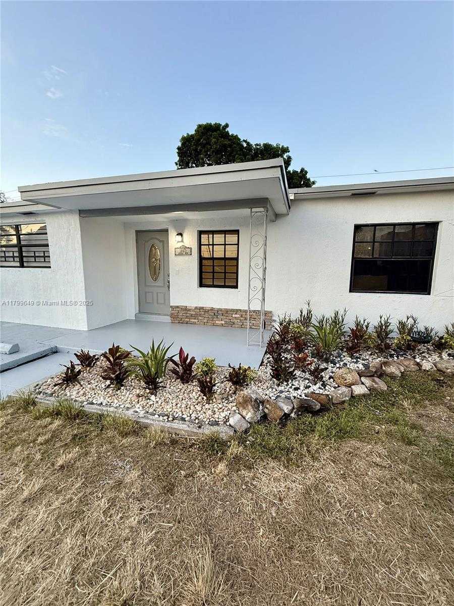 Small Image of 14471 LINCOLN BLVD, Miami Number 2